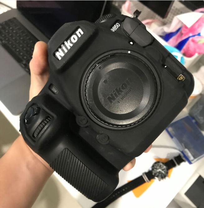 Máy ảnh Nikon D850 mình đang sử dụng cho những job cần in ấn khổ lớn.