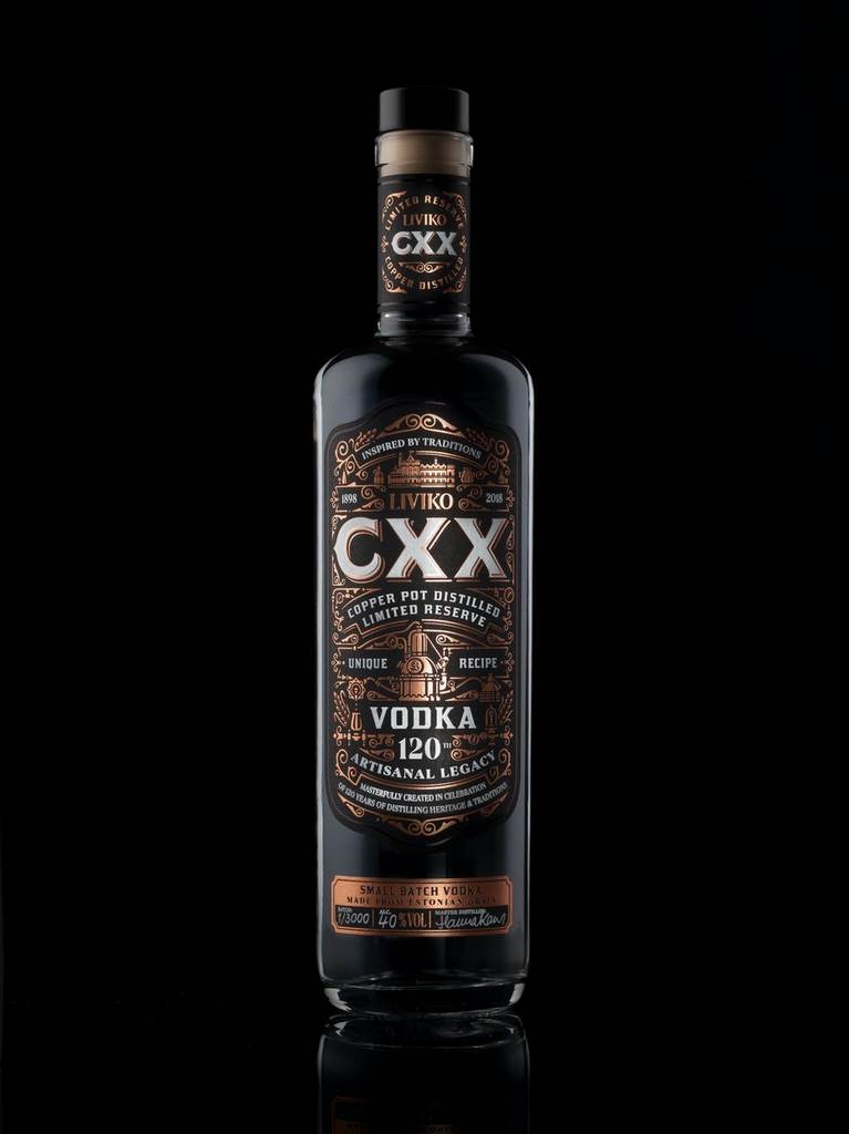 Xu hướng thiết kế bao bì 2020 ví dụ: Bao bì Liviko CXX Vodka